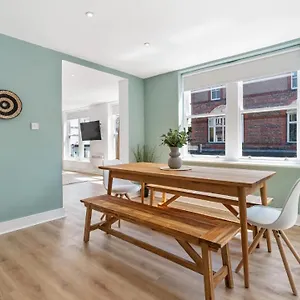 Lark Lane Hideaway Apartment