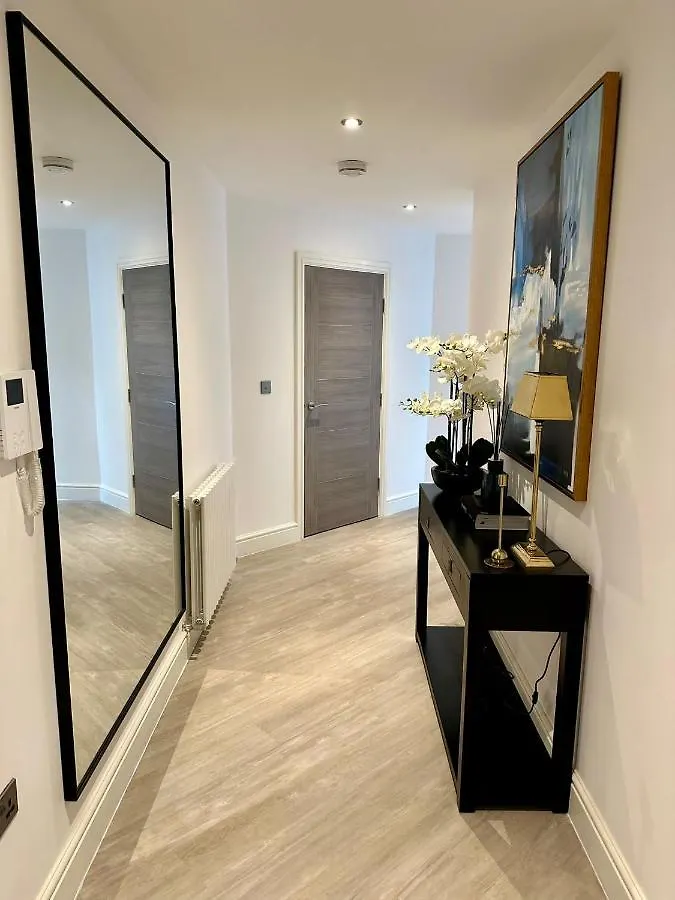 2 Bedroomed Apt By Sefton Park And Spire Hospital Liverpool 0*,  United Kingdom