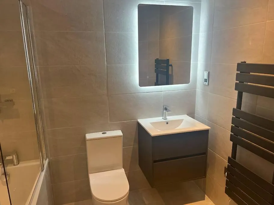 Apartment 2 Bedroomed Apt By Sefton Park And Spire Hospital Liverpool