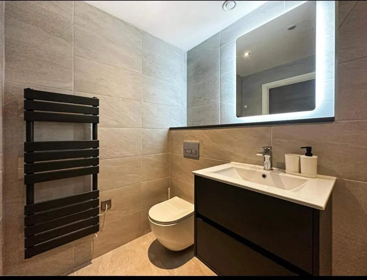 2 Bedroomed Apt By Sefton Park And Spire Hospital Liverpool